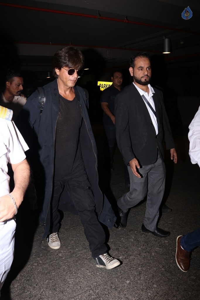Celebrities Spotted at Airport - 47 / 51 photos