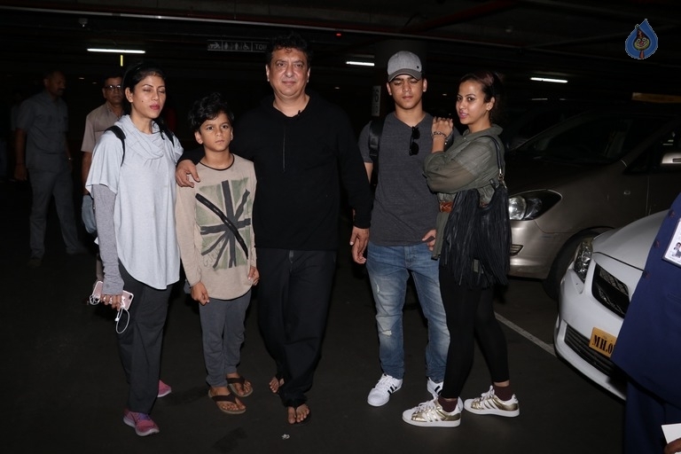 Celebrities Spotted at Airport  - 18 / 56 photos