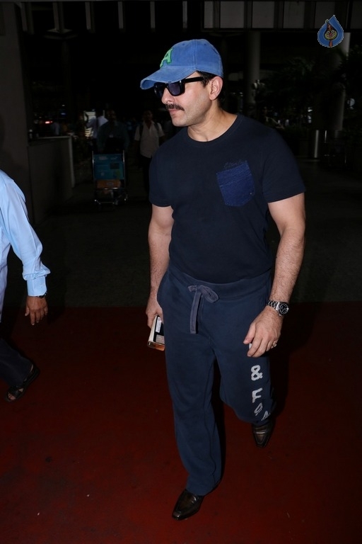 Celebrities Spotted at Airport Returns From IIFA - 10 / 84 photos