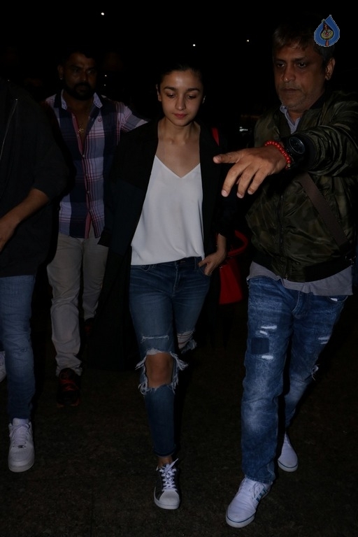 Celebrities Spotted at Airport Returns From IIFA - 33 / 84 photos