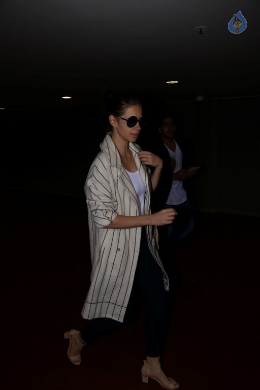 Celebrities Spotted at Airport Returns From IIFA - 40 / 84 photos