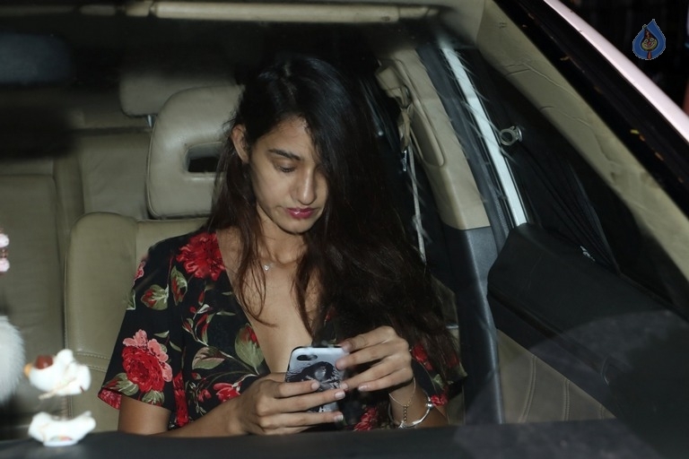 Celebrities Spotted at Airport Returns From IIFA - 60 / 84 photos