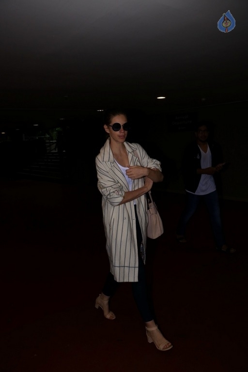 Celebrities Spotted at Airport Returns From IIFA - 65 / 84 photos