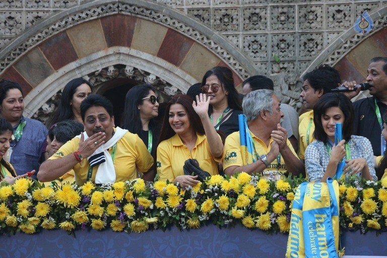 Celebrities Spotted at The Mumbai Marathon 2017 - 1 / 26 photos