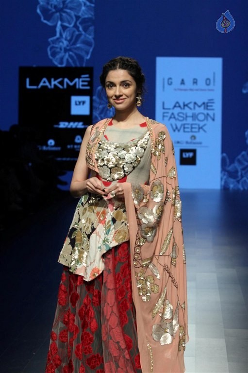 Celebrities Walk the Ramp at LFW 2016 Summer Resort 1 - 23 / 63 photos