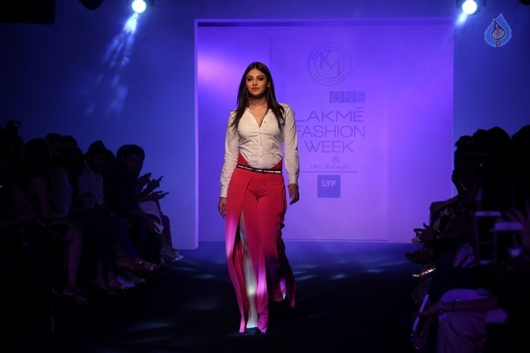 Celebrities Walk the Ramp at LFW 2016 Summer Resort 1 - 28 / 63 photos