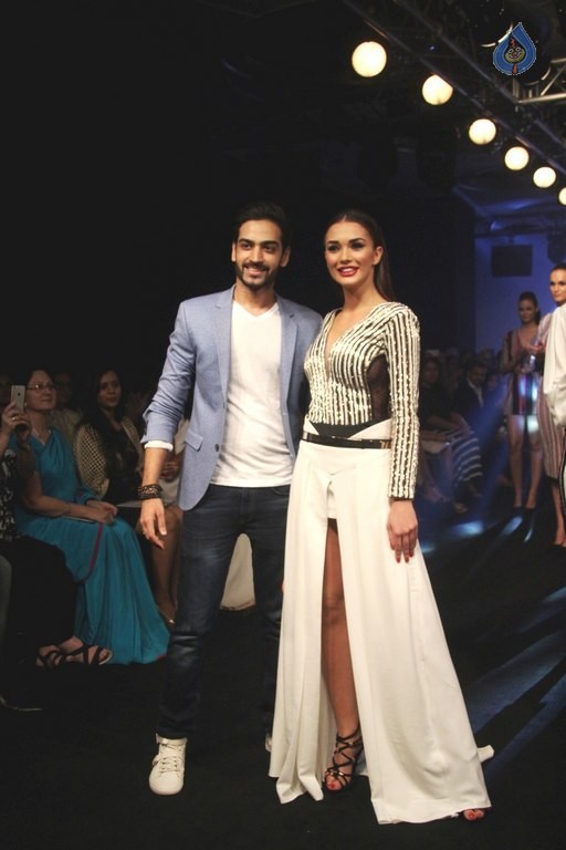 Celebrities Walk the Ramp at LFW 2016 Summer Resort 1 - 31 / 63 photos