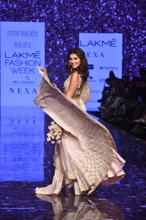 Celebrities walks the Ramp at Lakme Fashion Week 2020 - 10 / 41 photos