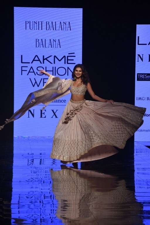 Celebrities walks the Ramp at Lakme Fashion Week 2020 - 12 / 41 photos
