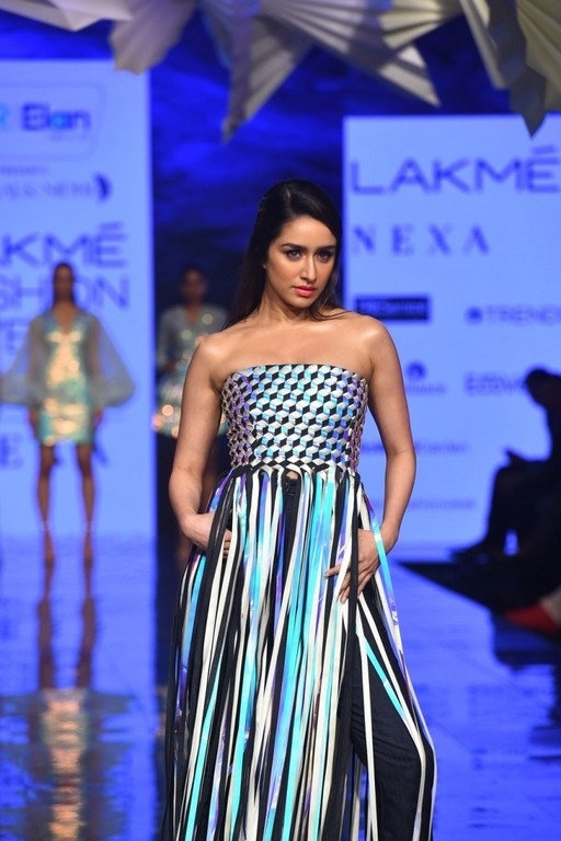 Celebrities walks the Ramp at Lakme Fashion Week 2020 - 14 / 41 photos