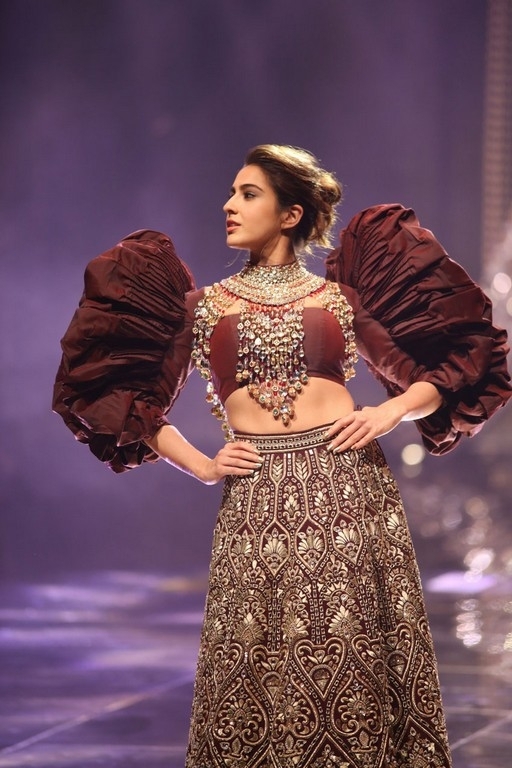 Celebrities walks the Ramp at Lakme Fashion Week 2020 - 19 / 41 photos