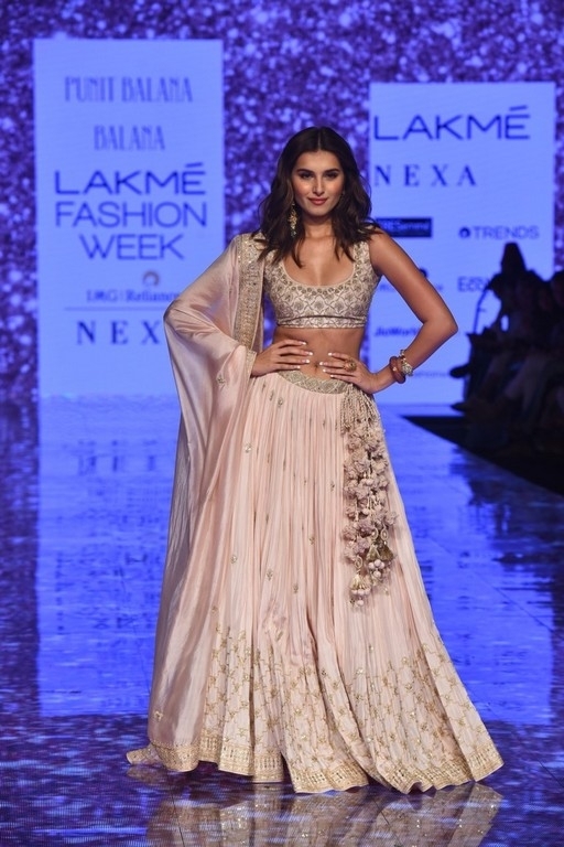 Celebrities walks the Ramp at Lakme Fashion Week 2020 - 20 / 41 photos