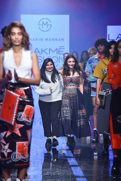 Celebrities walks the Ramp at Lakme Fashion Week 2020 - 26 / 41 photos
