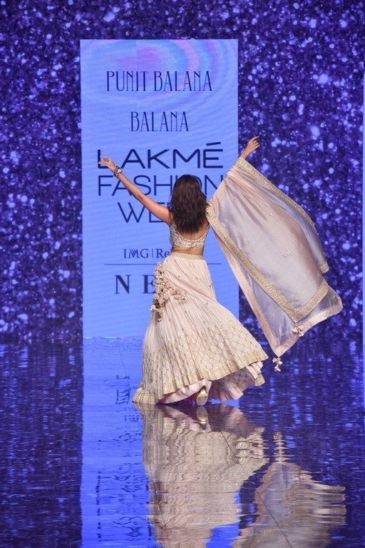 Celebrities walks the Ramp at Lakme Fashion Week 2020 - 34 / 41 photos