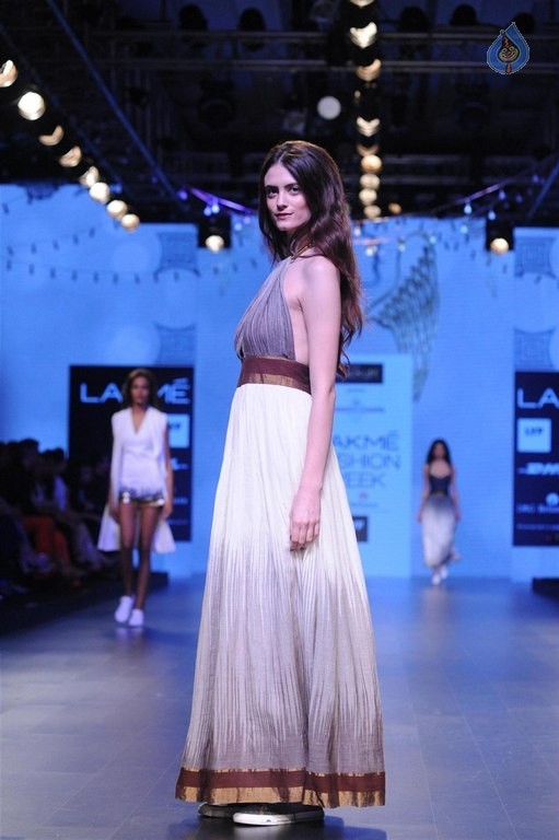 Celebrities Walks the Ramp at LFW 2016 - 20 / 60 photos