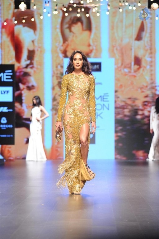 Celebrities Walks the Ramp at LFW 2016 - 27 / 60 photos