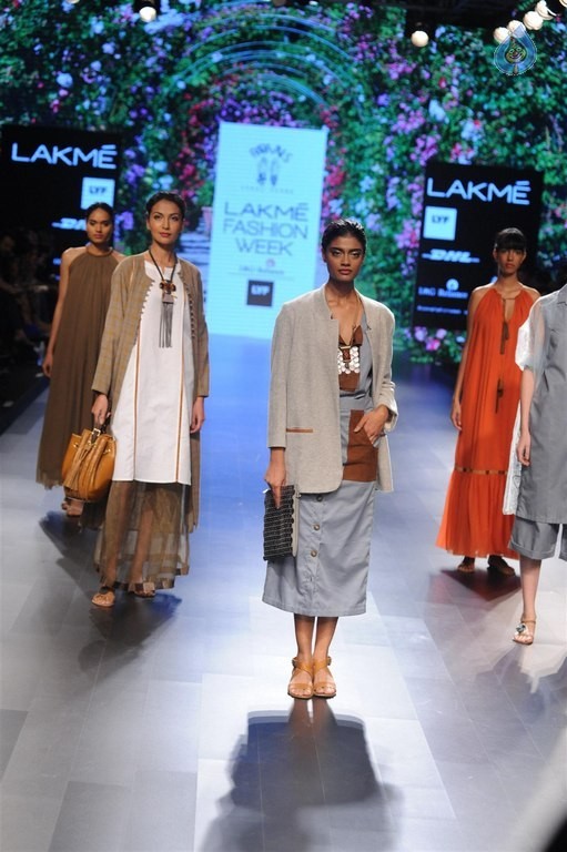 Celebrities Walks the Ramp at LFW 2016 - 34 / 60 photos