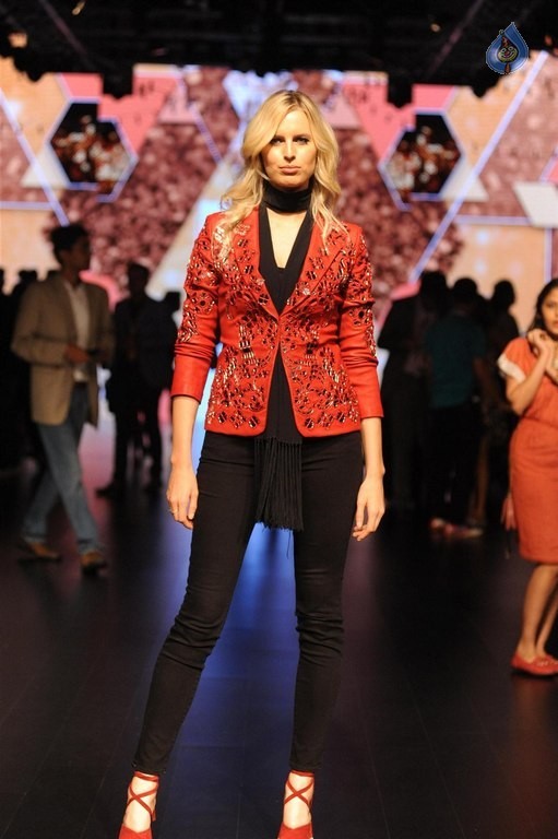 Celebrities Walks the Ramp at LFW 2016 - 58 / 60 photos