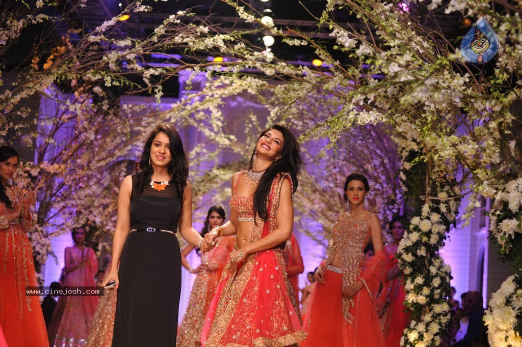 Celebs at Aamby Valley India Bridal Fashion Week - 51 / 96 photos