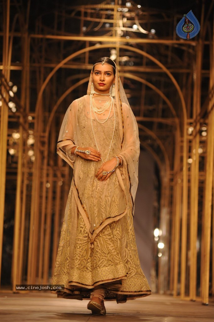 Celebs at Aamby Valley India Bridal Fashion Week - 64 / 96 photos