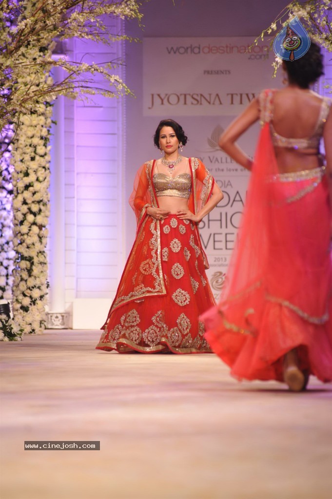 Celebs at Aamby Valley India Bridal Fashion Week - 94 / 96 photos