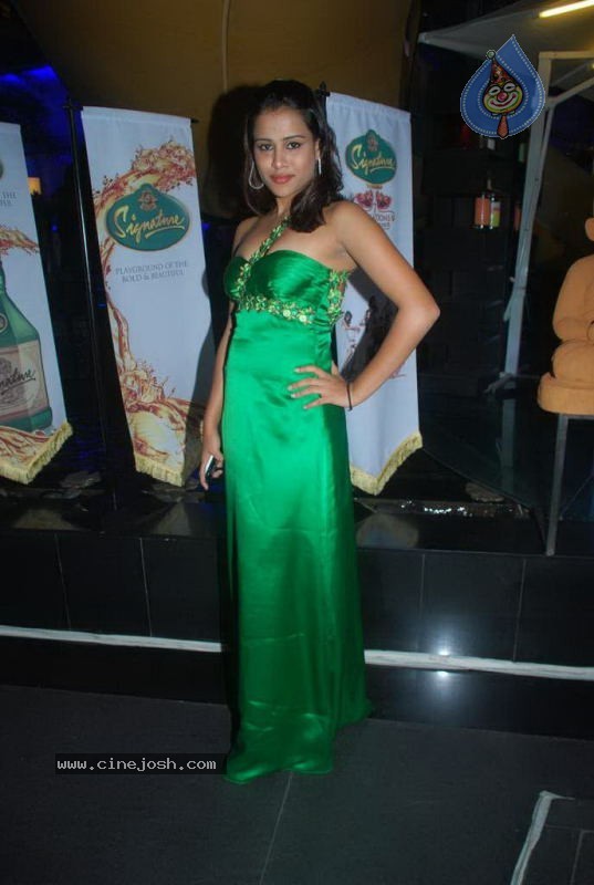 Celebs at Aamby Valley India Bridal Week day 5 - 27 / 133 photos