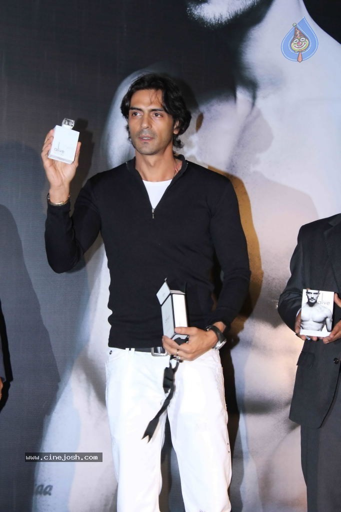 Celebs at Alive Perfume PM and Party - 48 / 138 photos