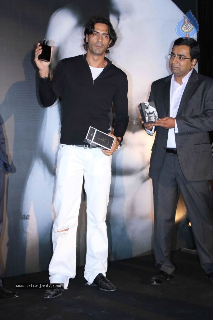 Celebs at Alive Perfume PM and Party - 54 / 138 photos
