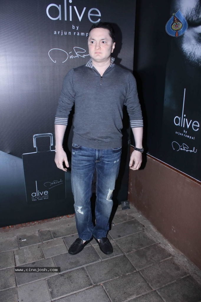 Celebs at Alive Perfume PM and Party - 127 / 138 photos