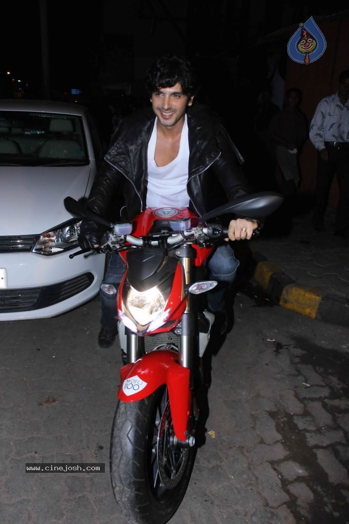 Celebs at Alive Perfume PM and Party - 128 / 138 photos