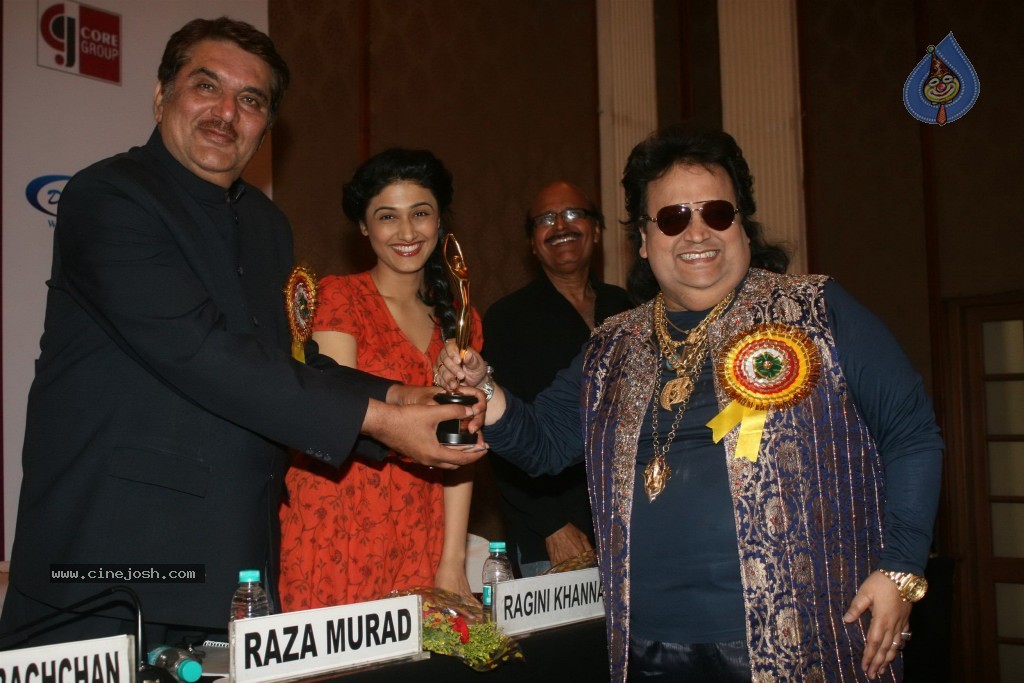 Celebs at All India Achiever Awards - 26 / 61 photos