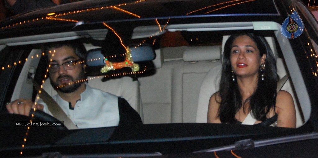 Celebs at Amitabh Family Diwali Bash - 15 / 36 photos