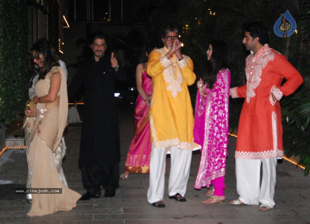 Celebs at Amitabh Family Diwali Bash - 20 / 36 photos