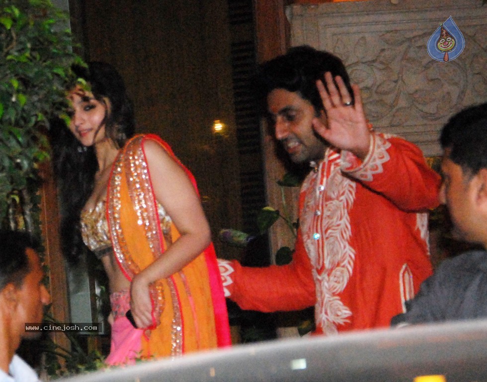 Celebs at Amitabh Family Diwali Bash - 27 / 36 photos