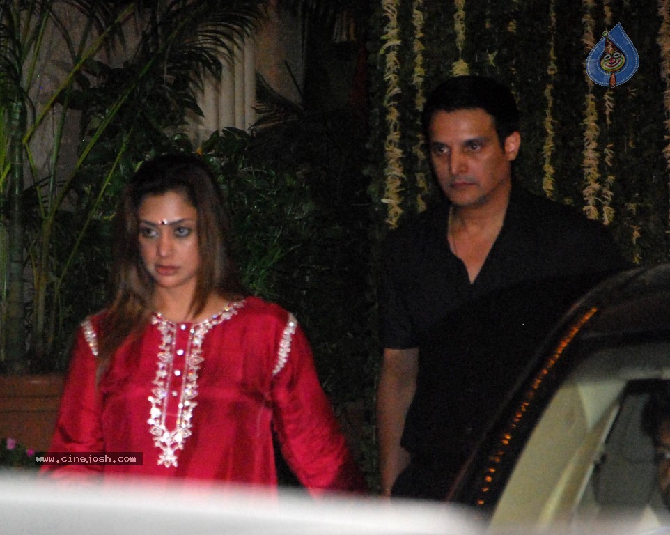 Celebs at Amitabh Family Diwali Bash - 31 / 36 photos