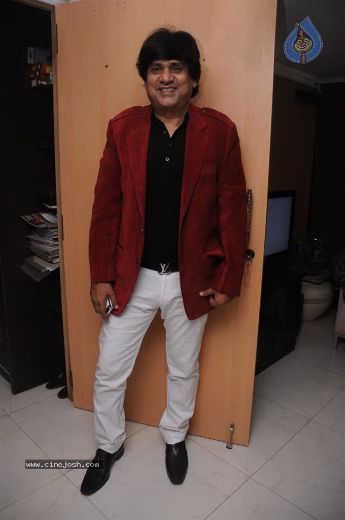 Celebs at Anil Mishra Party - 3 / 20 photos