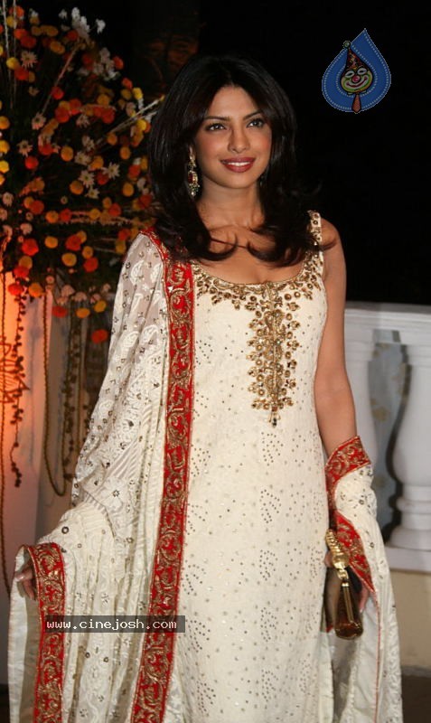 Celebs at Avantika Imran Khan Wedding Reception - 26 / 51 photos