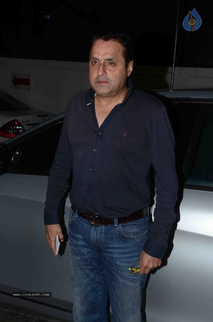 Celebs at Badlapur Special Show - 23 / 79 photos