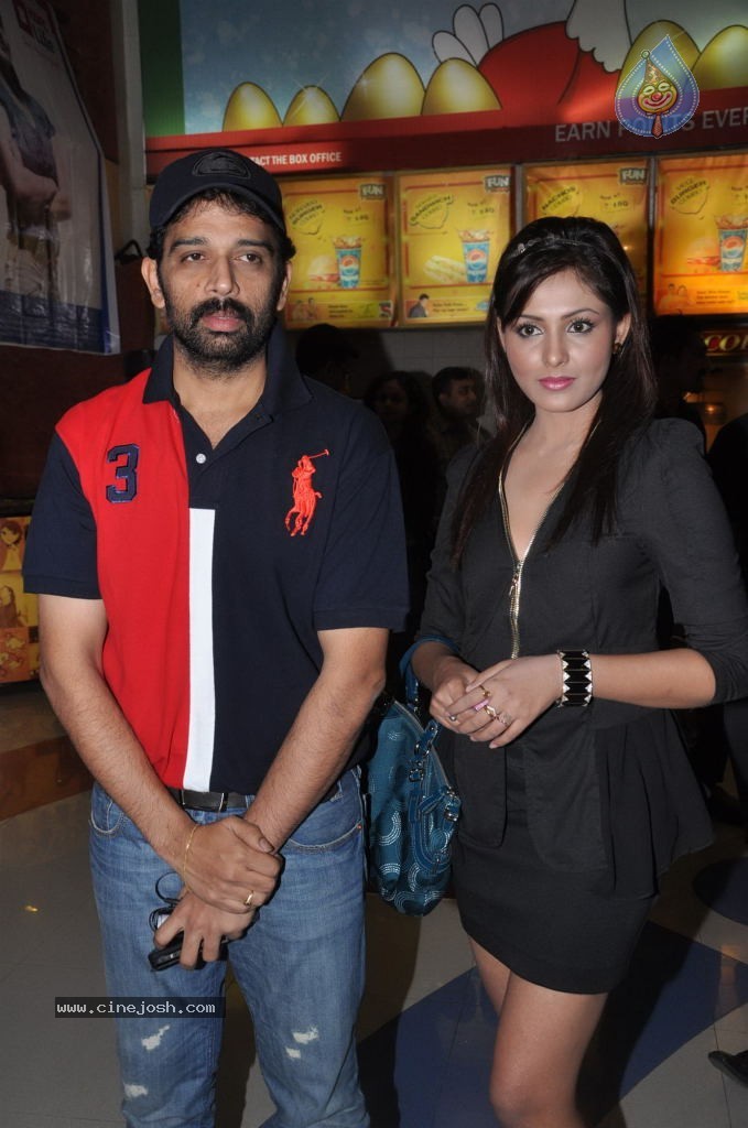 Celebs at Bhoot 3D Premiere Show - 40 / 56 photos