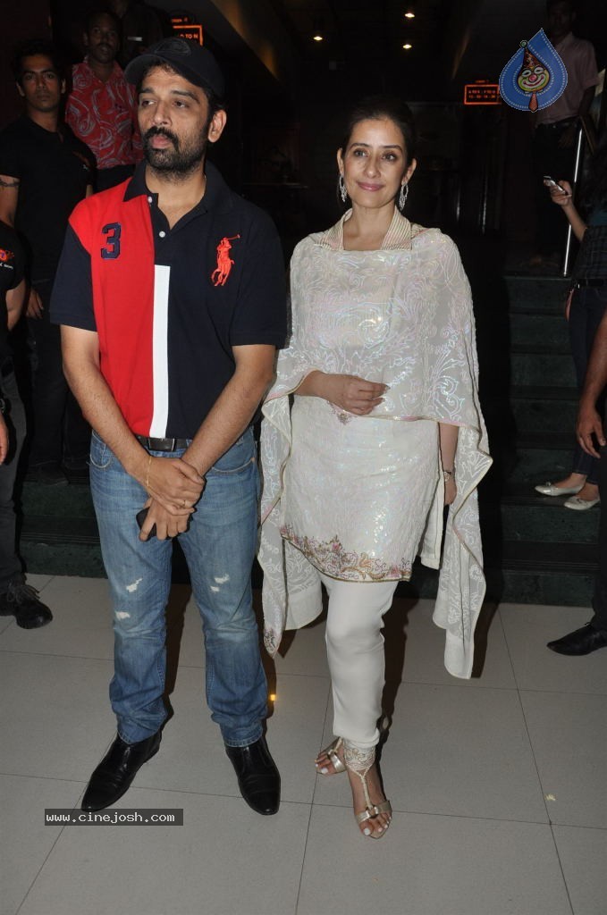 Celebs at Bhoot 3D Premiere Show - 43 / 56 photos
