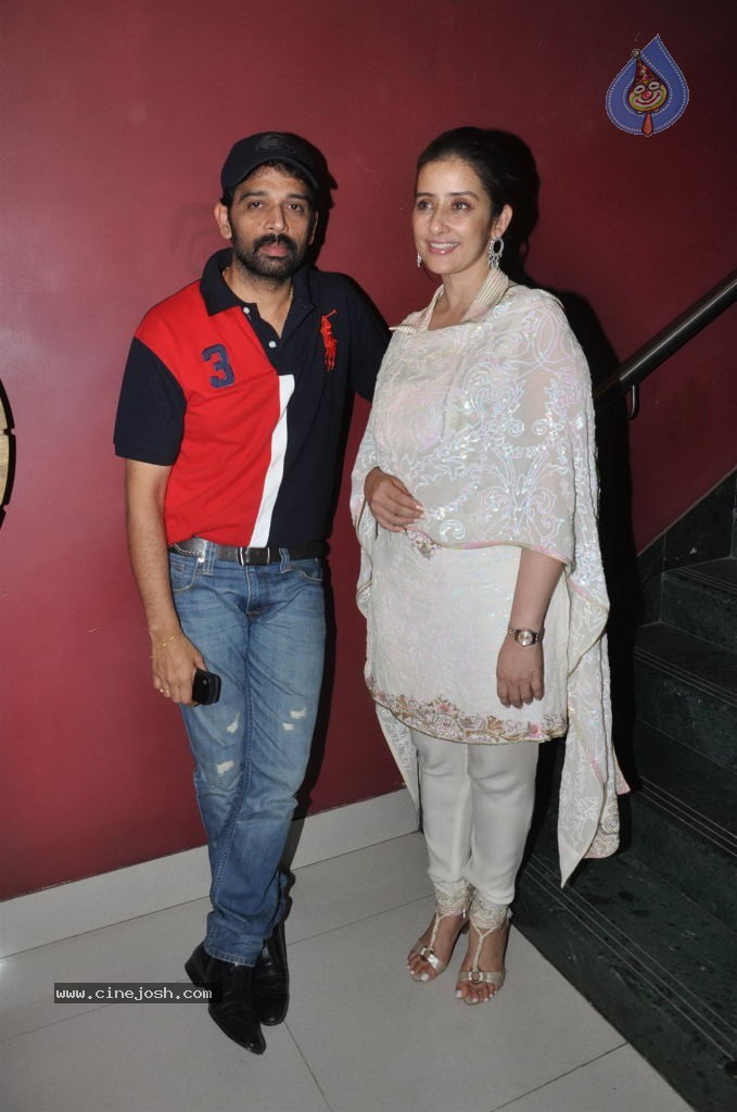 Celebs at Bhoot 3D Premiere Show - 50 / 56 photos