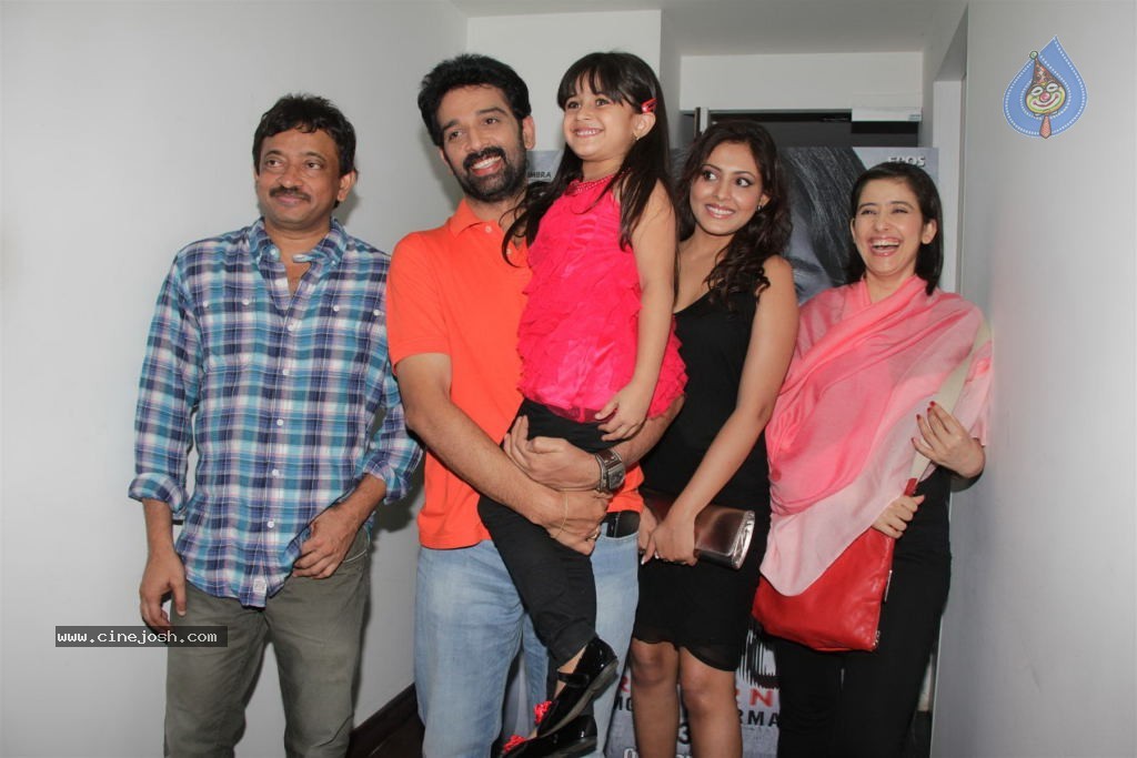 Celebs at Bhoot Returns 3D Preview - 13 / 35 photos