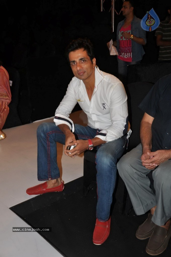 Celebs at Blenders Pride Fashion Tour 2012 - 87 / 93 photos