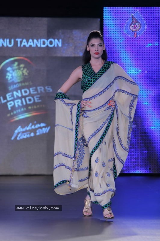 Celebs at Blenders Pride Fashion Tour Show - 27 / 42 photos