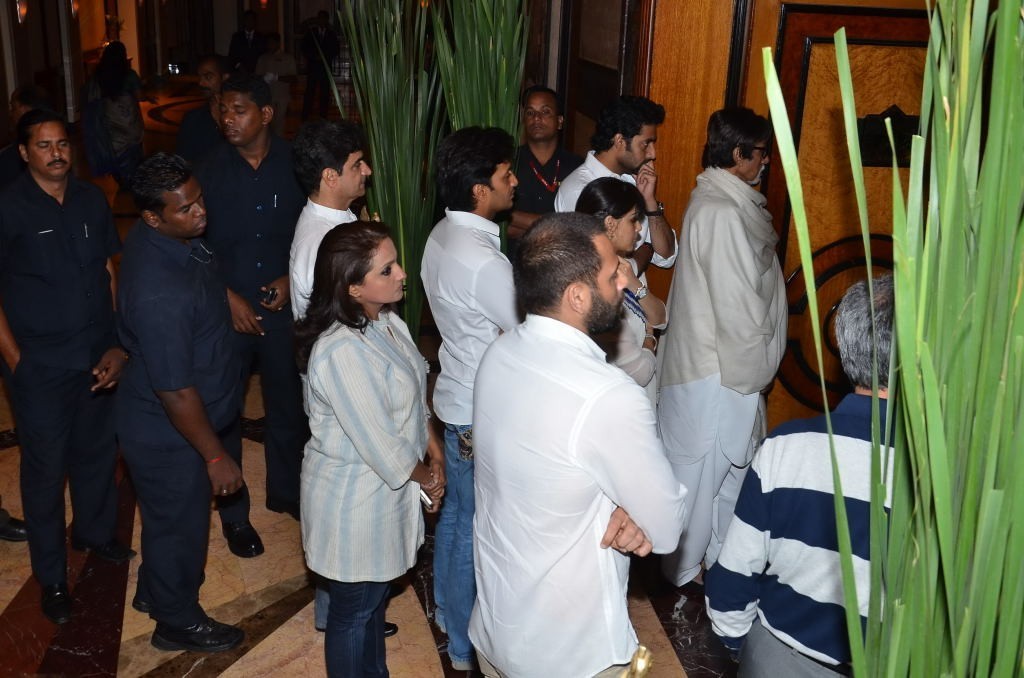 Bolly Celebs at Bobby Chawla Condolence Meet - 18 / 185 photos