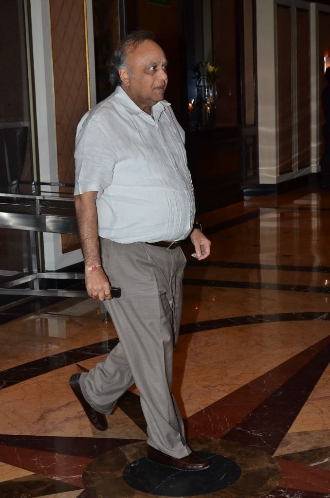 Bolly Celebs at Bobby Chawla Condolence Meet - 38 / 185 photos