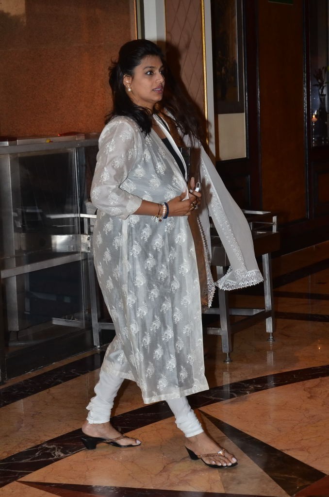 Bolly Celebs at Bobby Chawla Condolence Meet - 40 / 185 photos