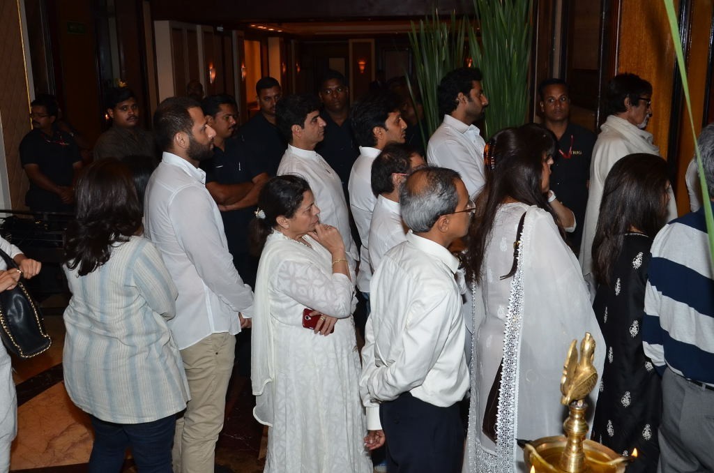 Bolly Celebs at Bobby Chawla Condolence Meet - 55 / 185 photos