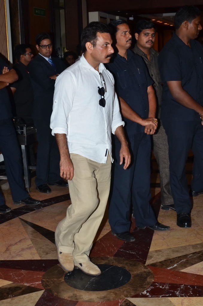 Bolly Celebs at Bobby Chawla Condolence Meet - 56 / 185 photos