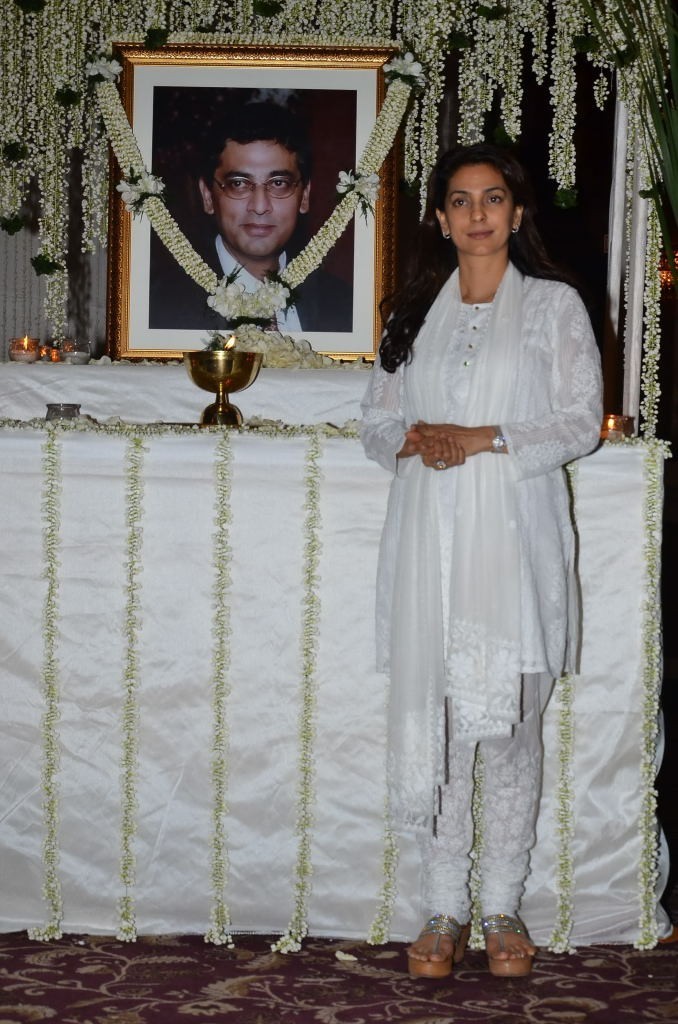 Bolly Celebs at Bobby Chawla Condolence Meet - 104 / 185 photos